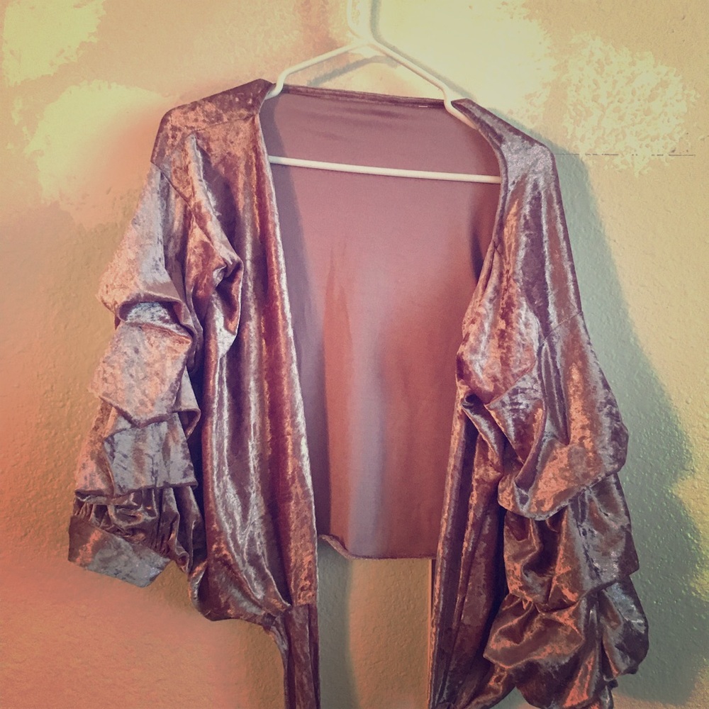 Almost fits  small ,medium and large maybe